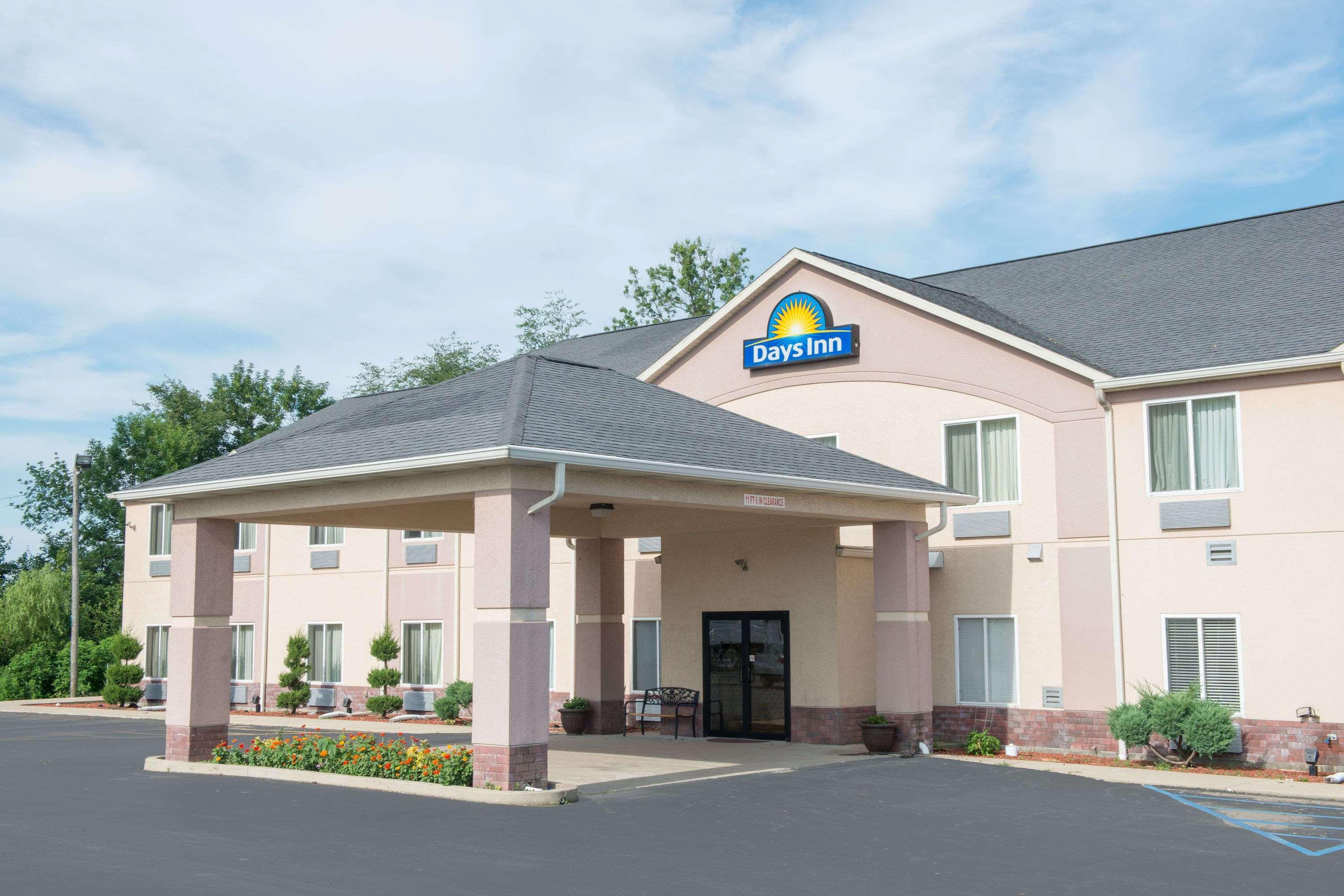 Days Inn By Wyndham Sullivan Exterior photo